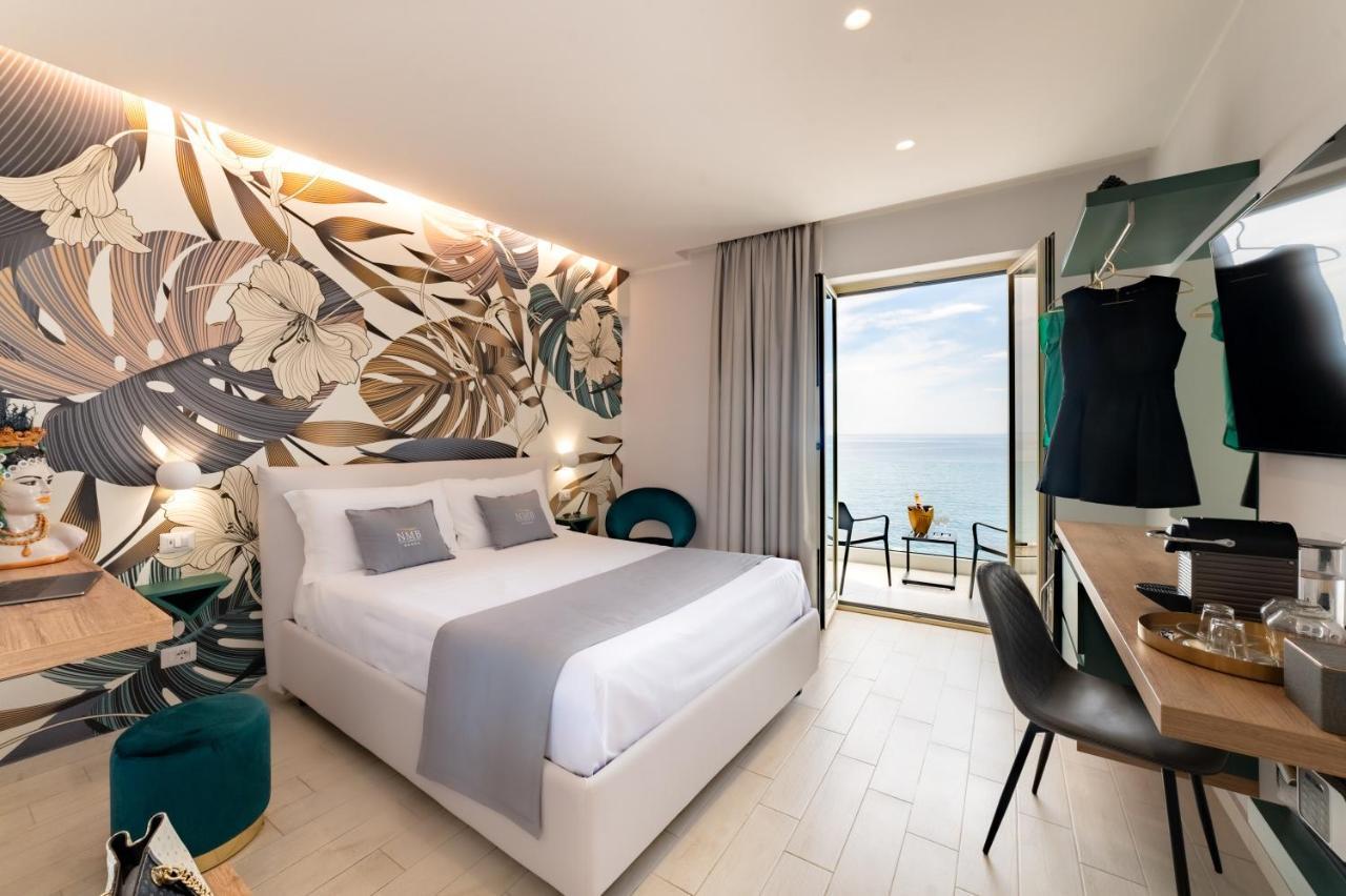 ジャルディーニ・ナクソス Naxos Marina Bay Bed & Breakfast エクステリア 写真