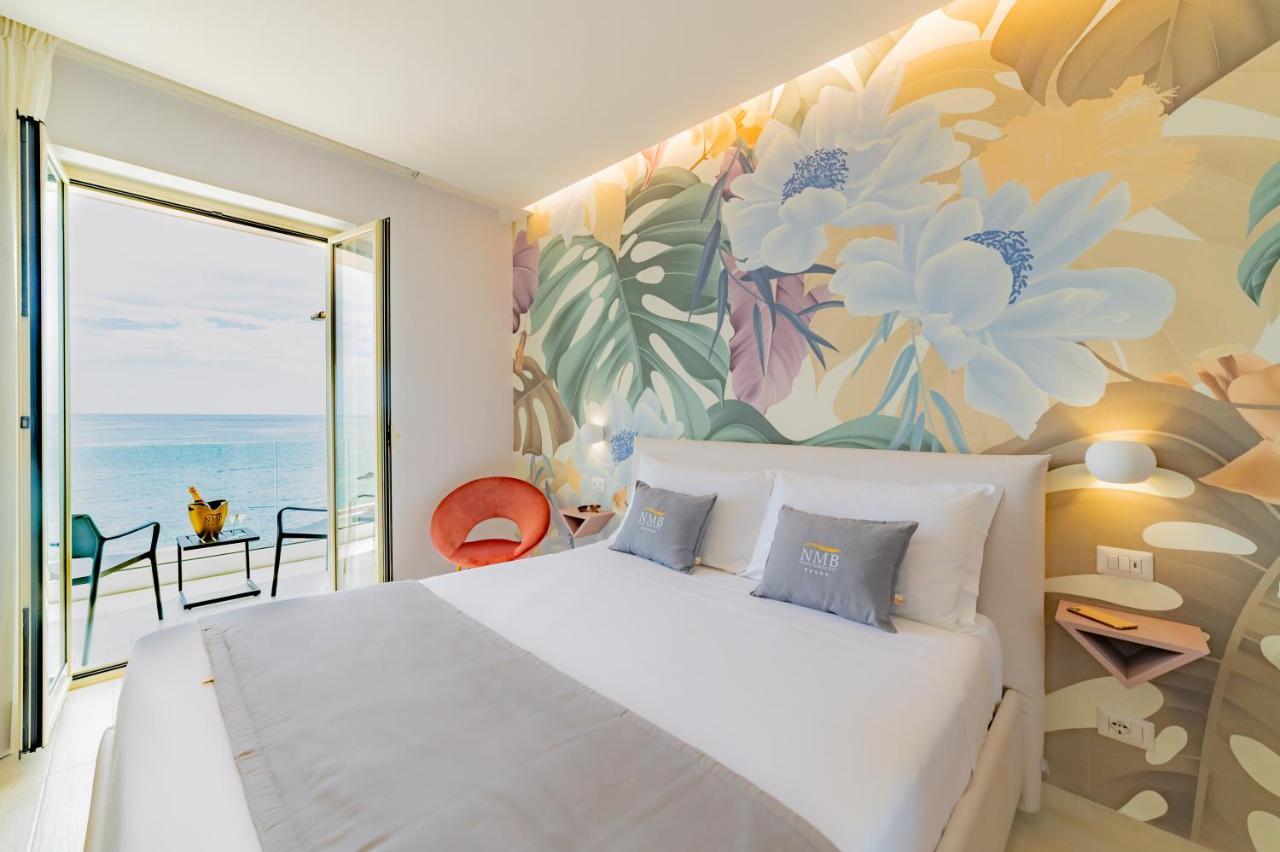 ジャルディーニ・ナクソス Naxos Marina Bay Bed & Breakfast エクステリア 写真