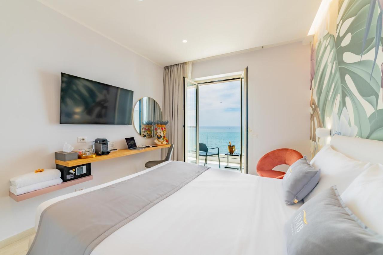 ジャルディーニ・ナクソス Naxos Marina Bay Bed & Breakfast エクステリア 写真