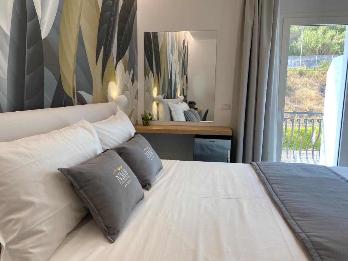 ジャルディーニ・ナクソス Naxos Marina Bay Bed & Breakfast エクステリア 写真
