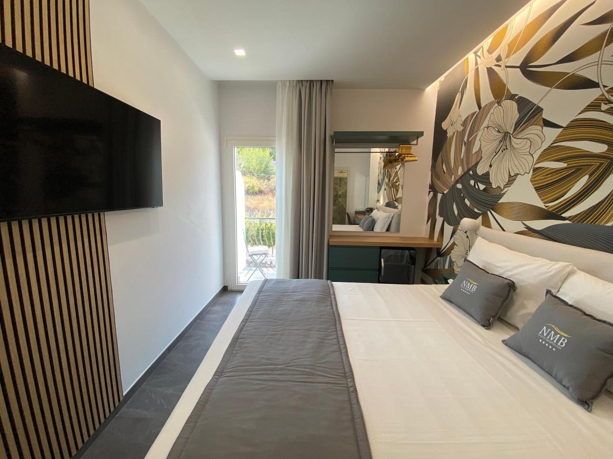 ジャルディーニ・ナクソス Naxos Marina Bay Bed & Breakfast エクステリア 写真