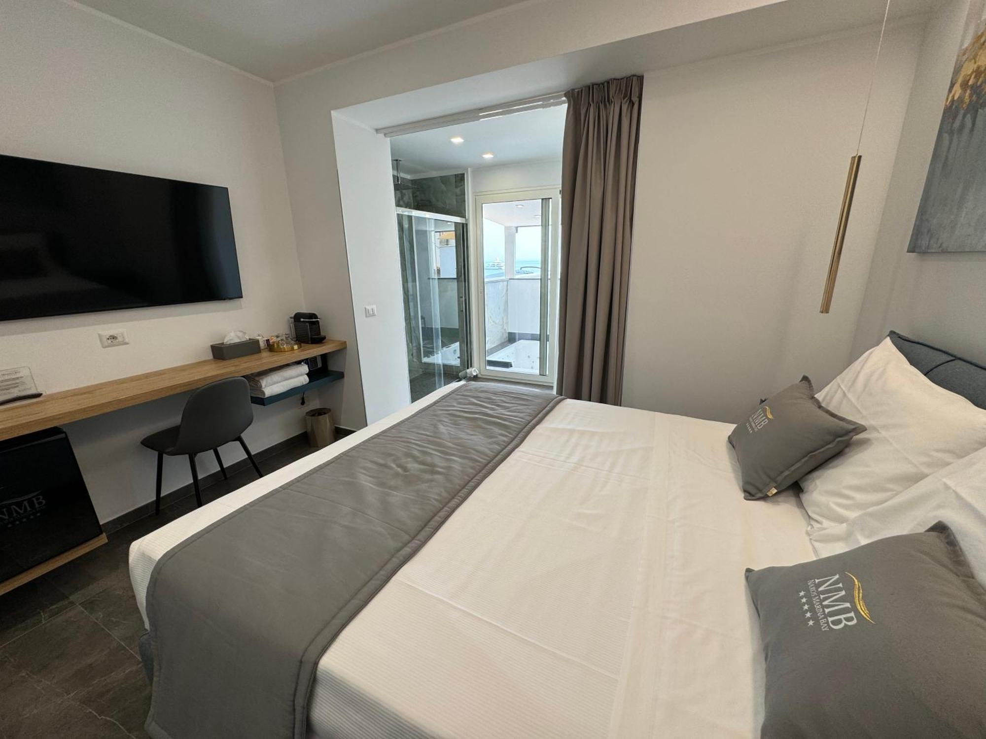 ジャルディーニ・ナクソス Naxos Marina Bay Bed & Breakfast エクステリア 写真