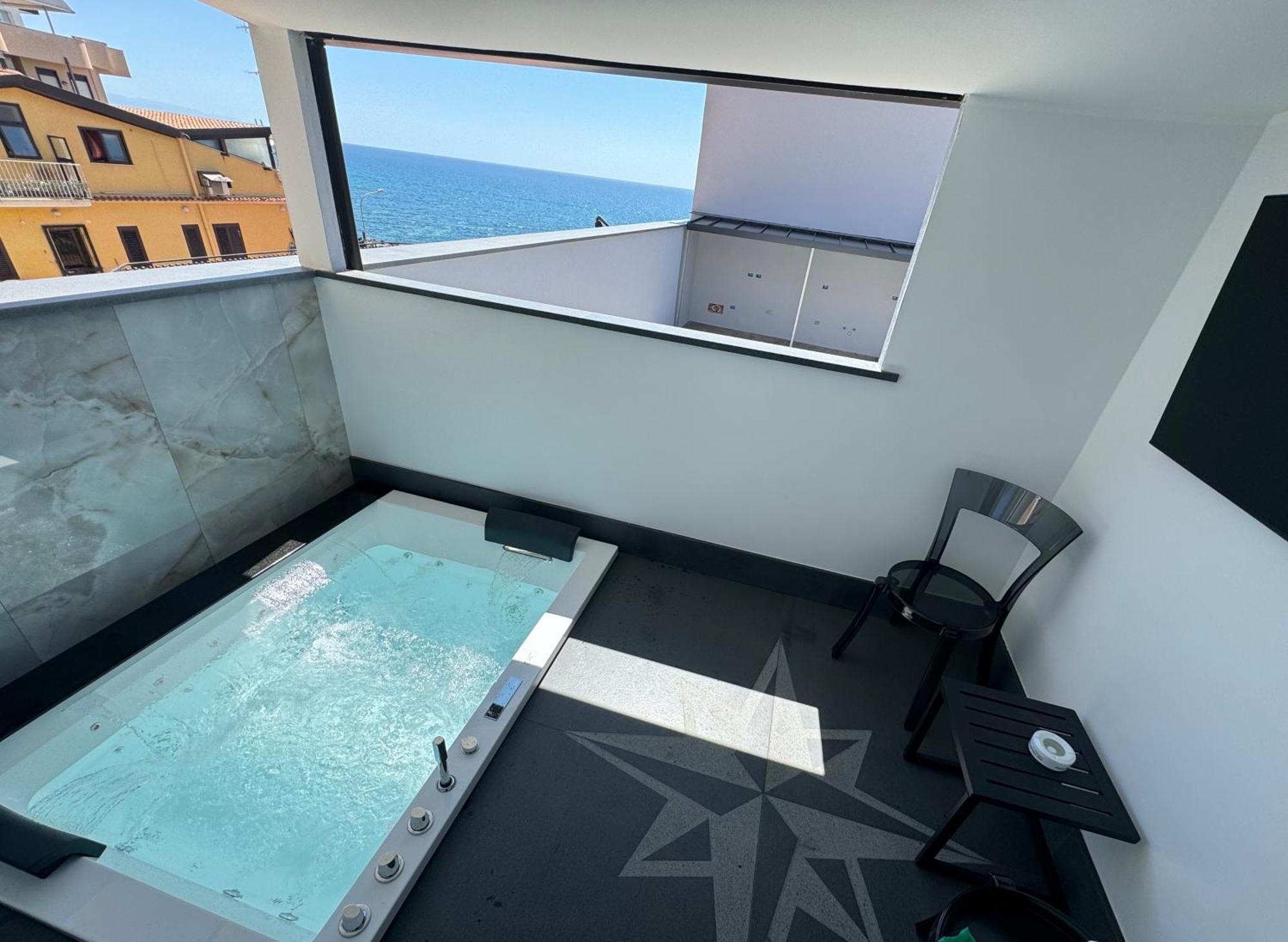 ジャルディーニ・ナクソス Naxos Marina Bay Bed & Breakfast エクステリア 写真